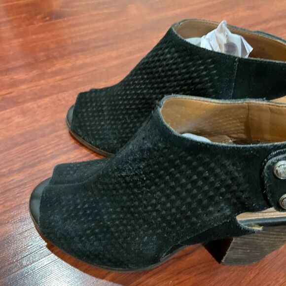 Arturo Chiang Janelle Black Suede Peep Toe Booties 7.5M Chunky Heel - Picture 8 of 14